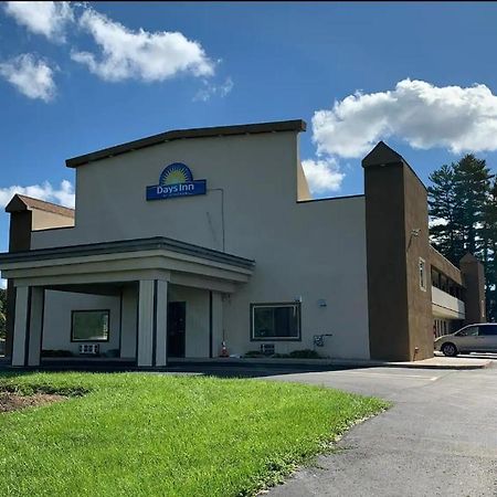 Days Inn By Wyndham Bellville Mansfield Esterno foto