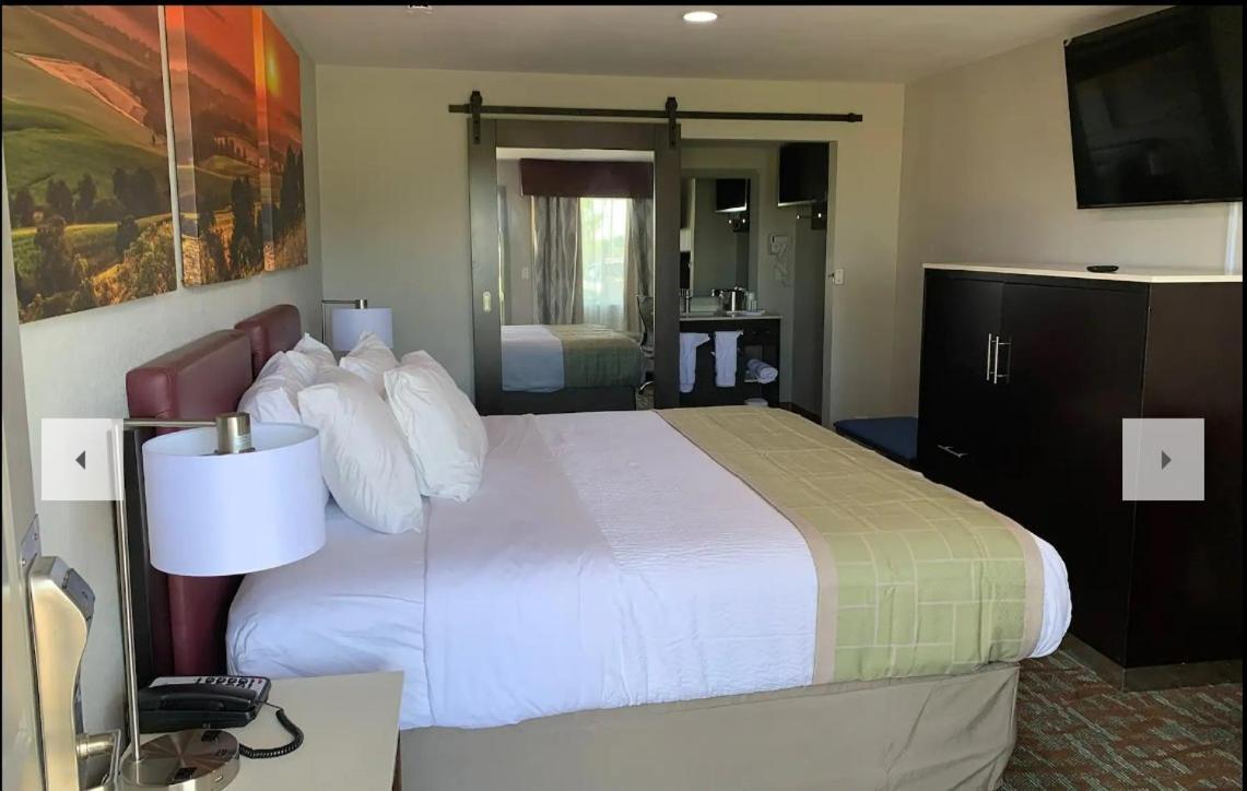 Days Inn By Wyndham Bellville Mansfield Esterno foto