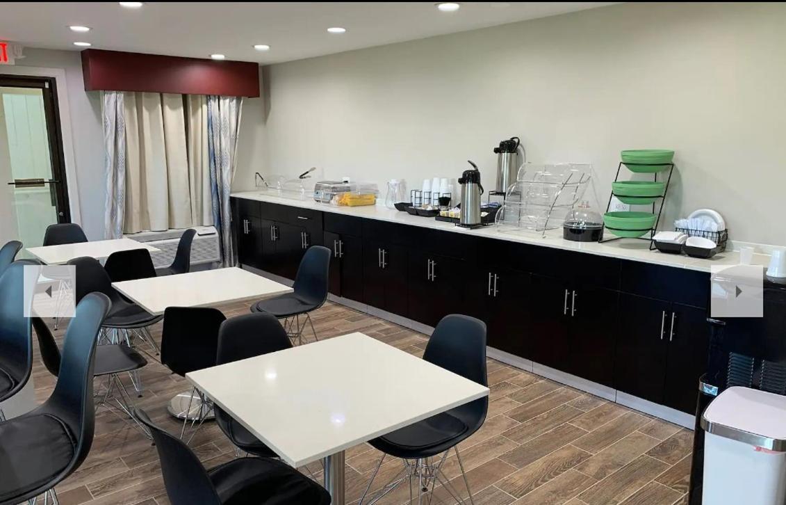 Days Inn By Wyndham Bellville Mansfield Esterno foto