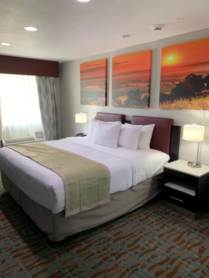 Days Inn By Wyndham Bellville Mansfield Esterno foto